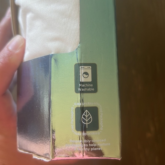 Brand New! Allerease zippered mattress protector - Picture 4 of 5